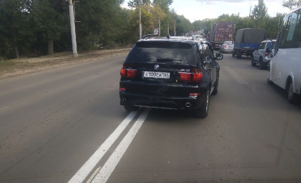 Автомобиль из кортежа губернатора Саратовской области грубо нарушил правила движения