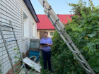 Мужчина разбился во время ремонта крыши в Саратовской области