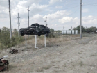 В Саратовской области установили «памятник» автомобилям, попавшим под поезд