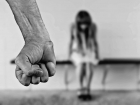 Сидевший за попытку изнасилования 9-летней девочки извращенец терроризирует саратовских девушек