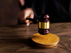 Грабители в масках проникли в жилище пенсионеров и, угрожая ножом, похитили 2 тыс рублей