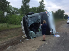 Под Саратовом опрокинулся рейсовый автобус, сообщаем подробности