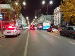 В самом центре Саратова «Лада Калина» сбила двух пешеходов