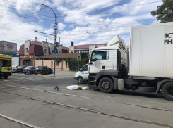 Дальнобойщик из Курска насмерть сбил пенсионерку в центре Саратова