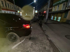 Саратовский велосипедист врезался в Ладу и оказался в больнице