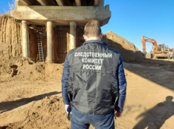 Скелет человека в джинсах и куртке нашли во время строительства моста в Саратовской области