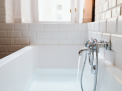 В расположенных в центре Саратова домах отключили горячую воду