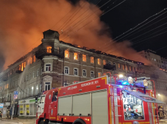 В Саратове сгорела «Россия»: крупный пожар тушили 110 пожарных и 19 единиц техники