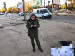Пожилой мужчина в Саратове упал на улице во время сердечного приступа и пробил себе висок