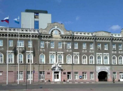 Депутаты городской думы выделили средства на общественный транспорт и уборку Саратова