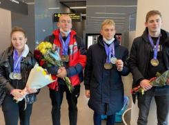 В саратовском аэропорту встретили обладателей 17 медалей чемпионата мира по плаванию (спорт глухих)