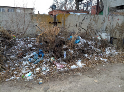 Саратовские кладбища и монастыри оказались в мусорной осаде