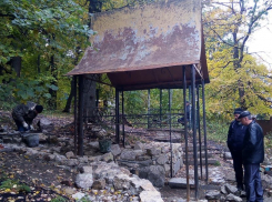 На территории природного парка «Кумысная поляна» укрепляют родник