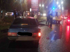 Перебегавшую дорогу женщину насмерть сбили в Саратове