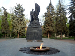 Танцы девушек у «Вечного огня» в Саратове: следователи проводят проверку