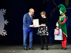 На «Губернаторской елке» побывали около 300 юных саратовцев