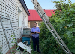 Мужчина разбился во время ремонта крыши в Саратовской области