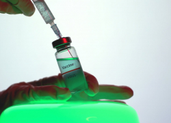 Саратовский минздрав: смертей непосредственно от вакцинации нет