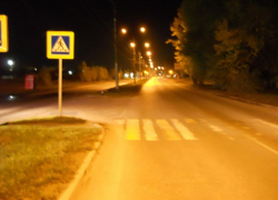 В Энгельсе госпитализировали водителя после ДТП со столбом