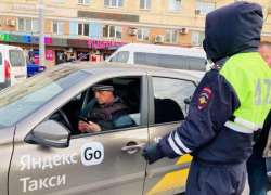 В Саратове проверили соблюдение масочного режима в такси: водители наказаны, пассажиры нет