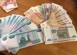 В получении взятки подозревают заместителя главного бухгалтера Саратовского МВД