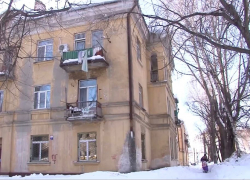 Десятки тысяч жителей Саратова живут в аварийном жилье