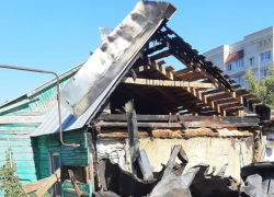 На рассвете в Саратове заживо сгорела пенсионерка