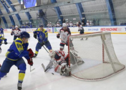 Саратовский «Кристалл» потерпел первое поражение в серии игр с «Челнами»
