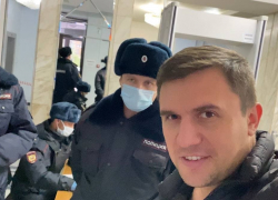 Саратовского облдепа Николая Бондаренко 8 часов продержали в суде 