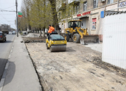 Мэрия Саратова объяснила, почему ремонт тротуаров в центре города не завершен до осени, как планировалось