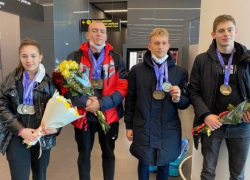 В саратовском аэропорту встретили обладателей 17 медалей чемпионата мира по плаванию (спорт глухих)