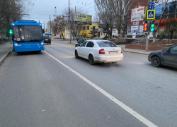 В Саратове троллейбус сбил ребенка