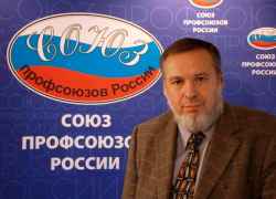 «Люди соглашаются на черную зарплату, не надеясь дожить до пенсии»: профсоюзный лидер – о незаконных схемах работодателей