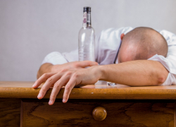 В этом году почти 500 саратовцев отравились алкоголем, больше половины из них - умерли