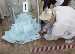 На избирательном участке в Саратове развалилась урна для голосования