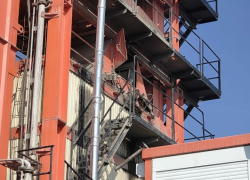 В с. Озерки молодой рабочий получил травму на асфальтобетонном заводе