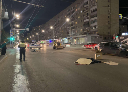 В Саратове водитель сбил насмерть двух пешеходов и скрылся