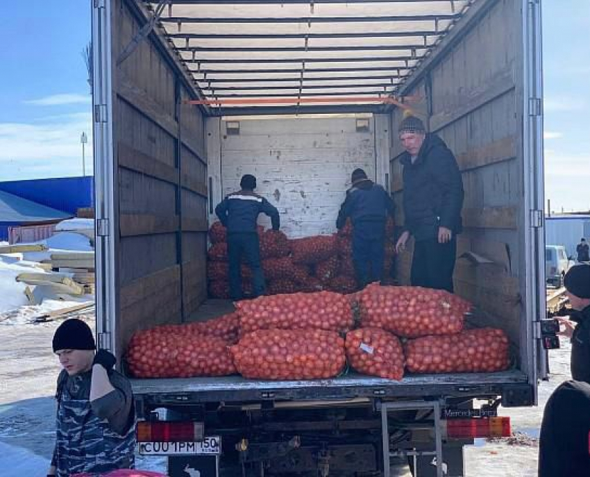 Саратовская область отправила гуманитарную помощь беженцам из ДНР и ЛНР