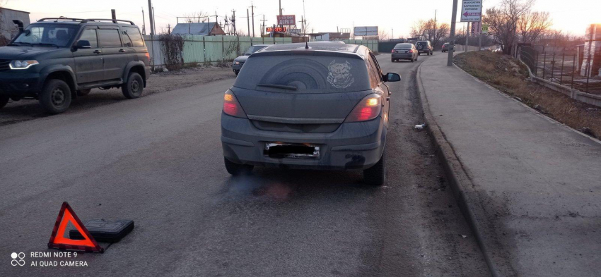 Двое саратовцев оказались под колесами авто