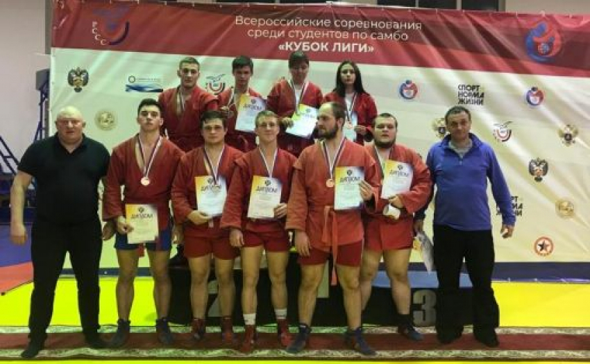 Саратовские самбисты завоевали медали Всероссийских соревнований «Кубок Лиги»