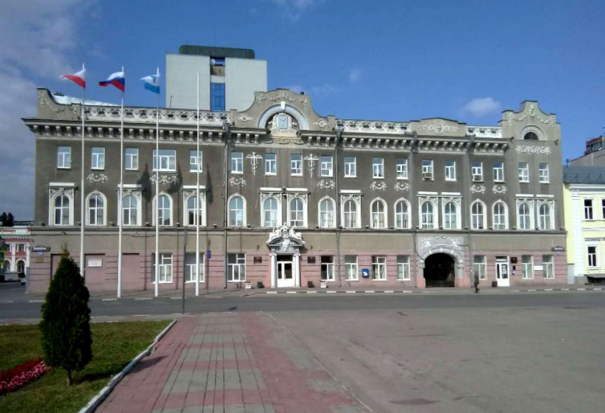 Власти Саратова объяснили горожанам, почему в разгар пандемии маршрутки ходят переполненными