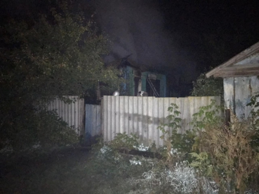 Чета пенсионеров задохнулась в дыму на пожаре в Саратовской области