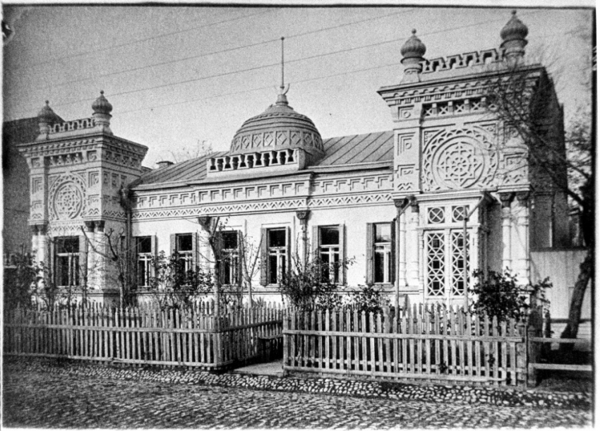 Тогда и сейчас: как уникальный особняк с мавританскими узорами в центре Саратова стал прародителем областного музея краеведения