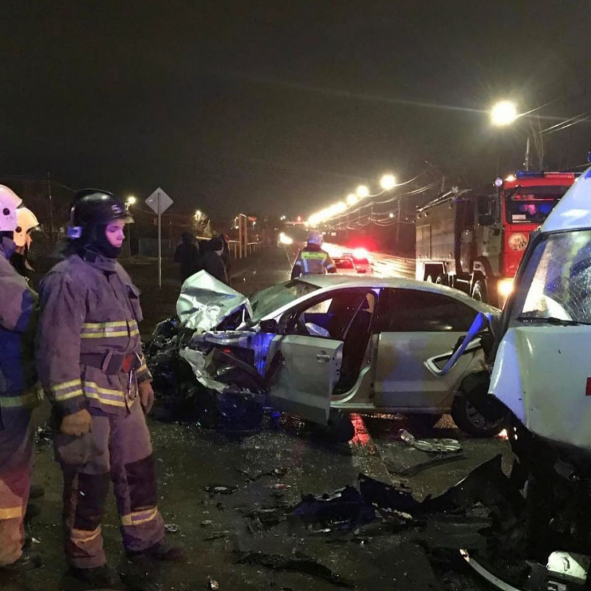 Тройная авария в Саратове: погиб водитель скорой, трое госпитализированы