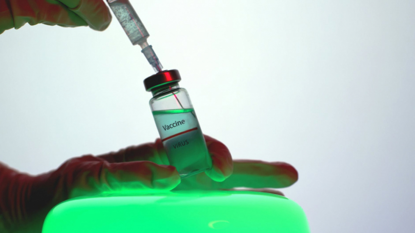 Саратовский минздрав: смертей непосредственно от вакцинации нет