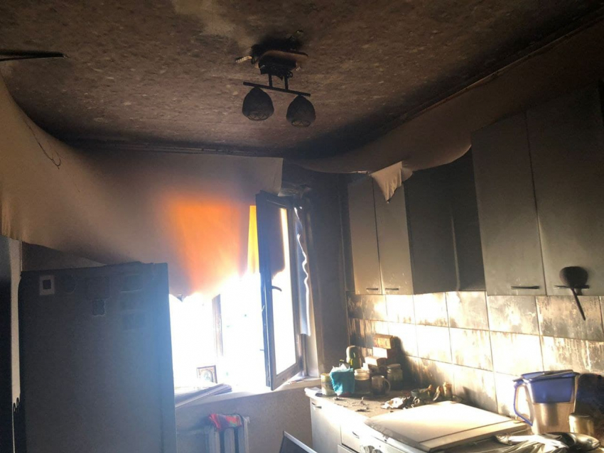 Сегодня ночью в центре Саратова горела квартира в девятиэтажке