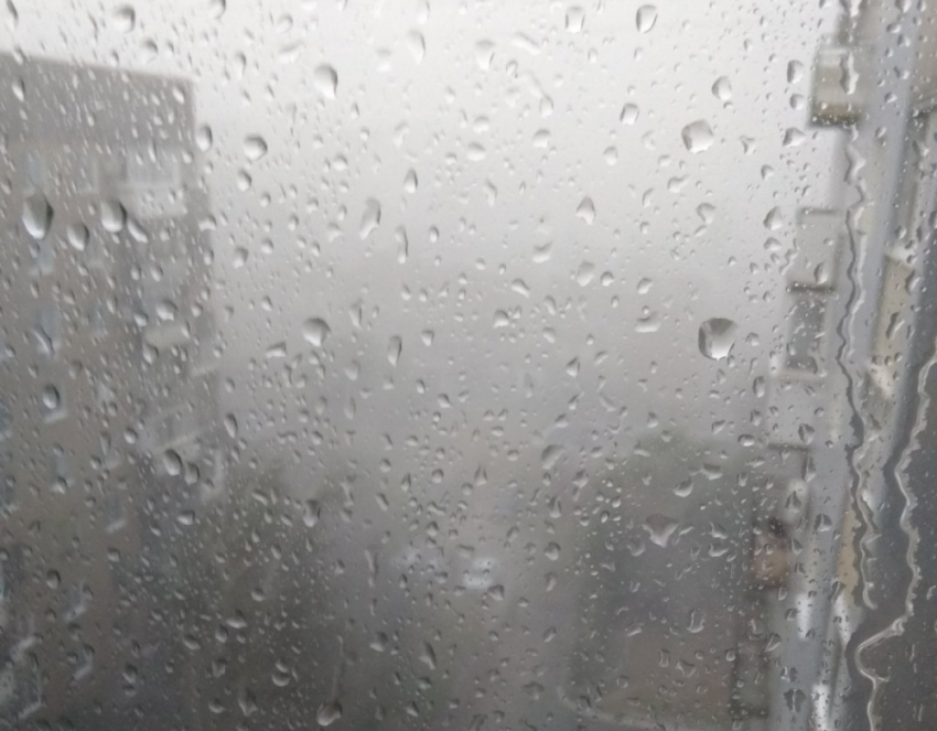 Дождь в Саратове: Михаил Исаев велел ликвидировать последствия непогоды