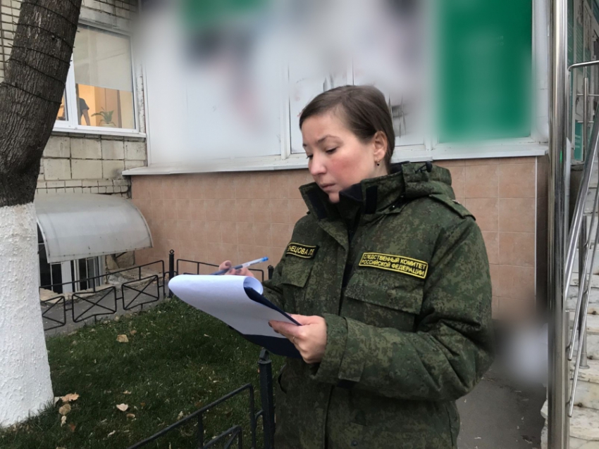 В Саратове охранник больницы нашел труп в ссадинах