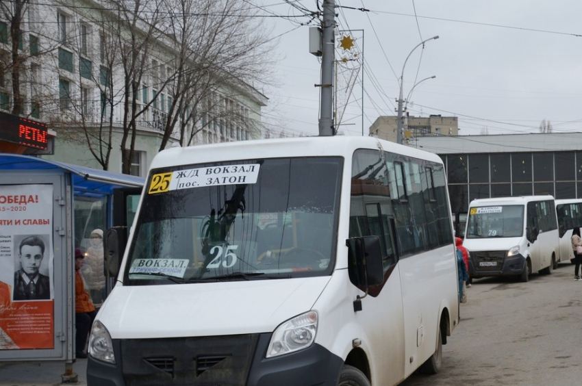 После жалоб жителей Саратова на работу маршрута №25 перевозчика могут лишить лицензии