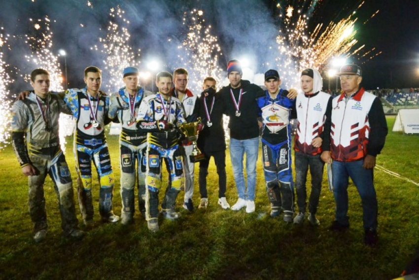 Балаковская «Турбина» стала серебряным призером командного чемпионата России по спидвею